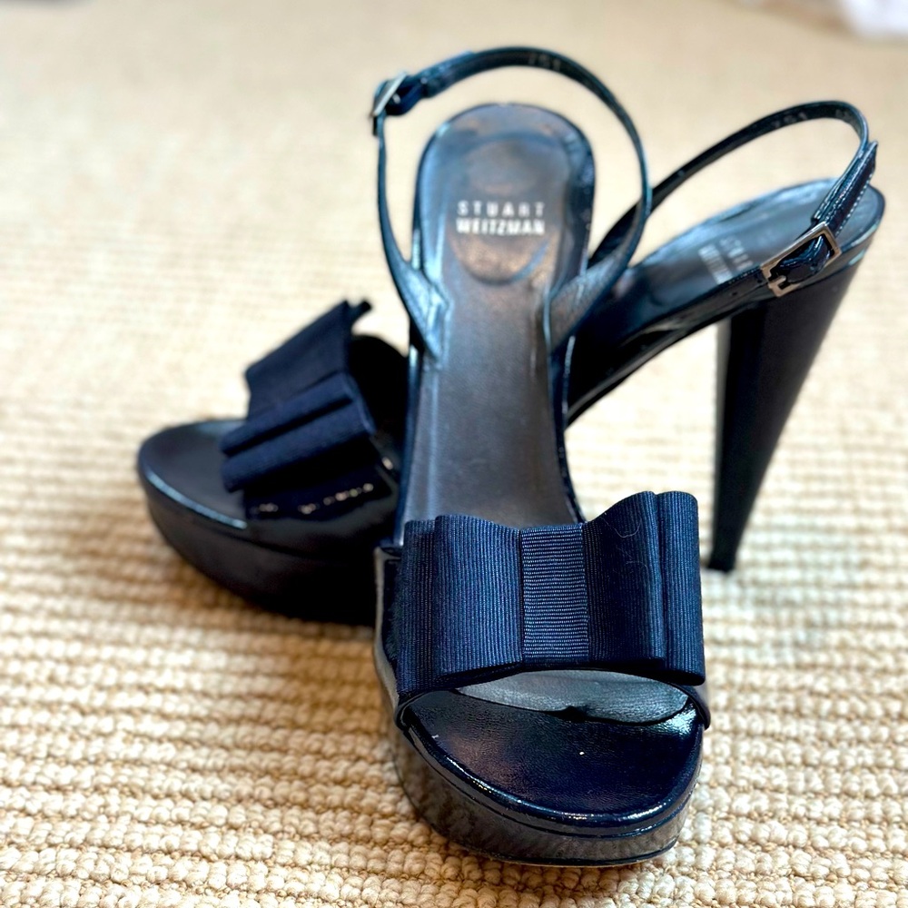 Adorable Stuart Weitzman Vintage navy slingback, excellent condition!